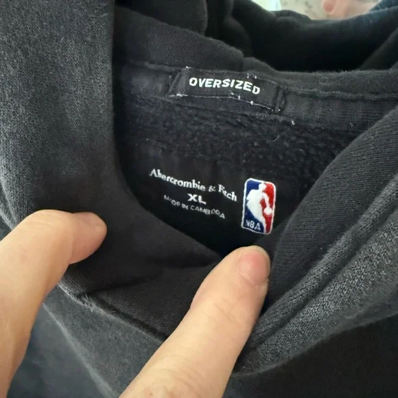 Abercrombie& Fitch Men’s Chicago Bulls Hoodie - Picture 2 of 3